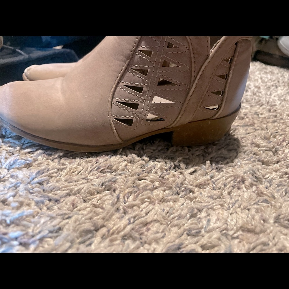 Cute little ankle boots camel color